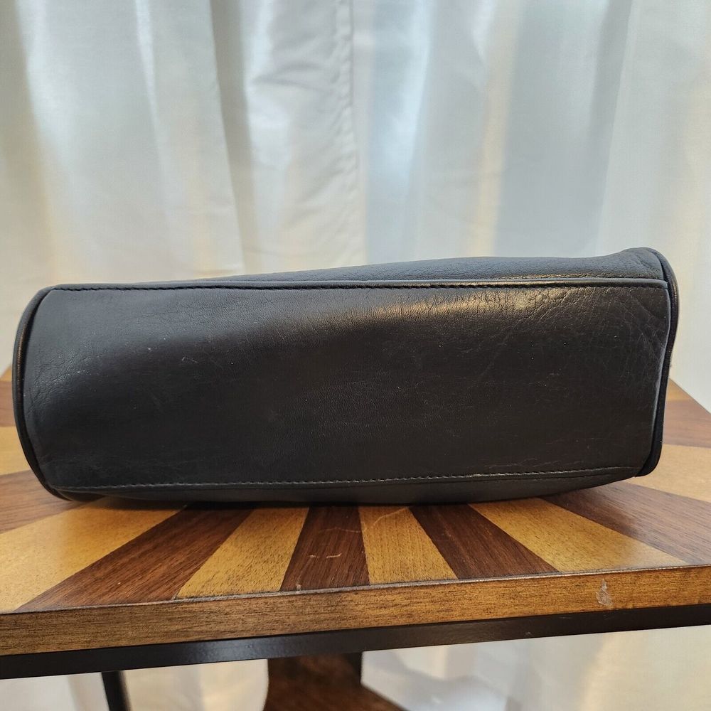 Vintage Tignanello Black Leather Purse Tassle Shoulder Strap Gold Hardware - Picture 11 of 13